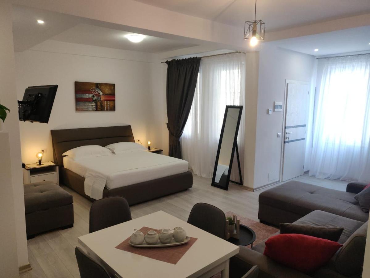 E&A Apartments Guesthouse Durrës Esterno foto