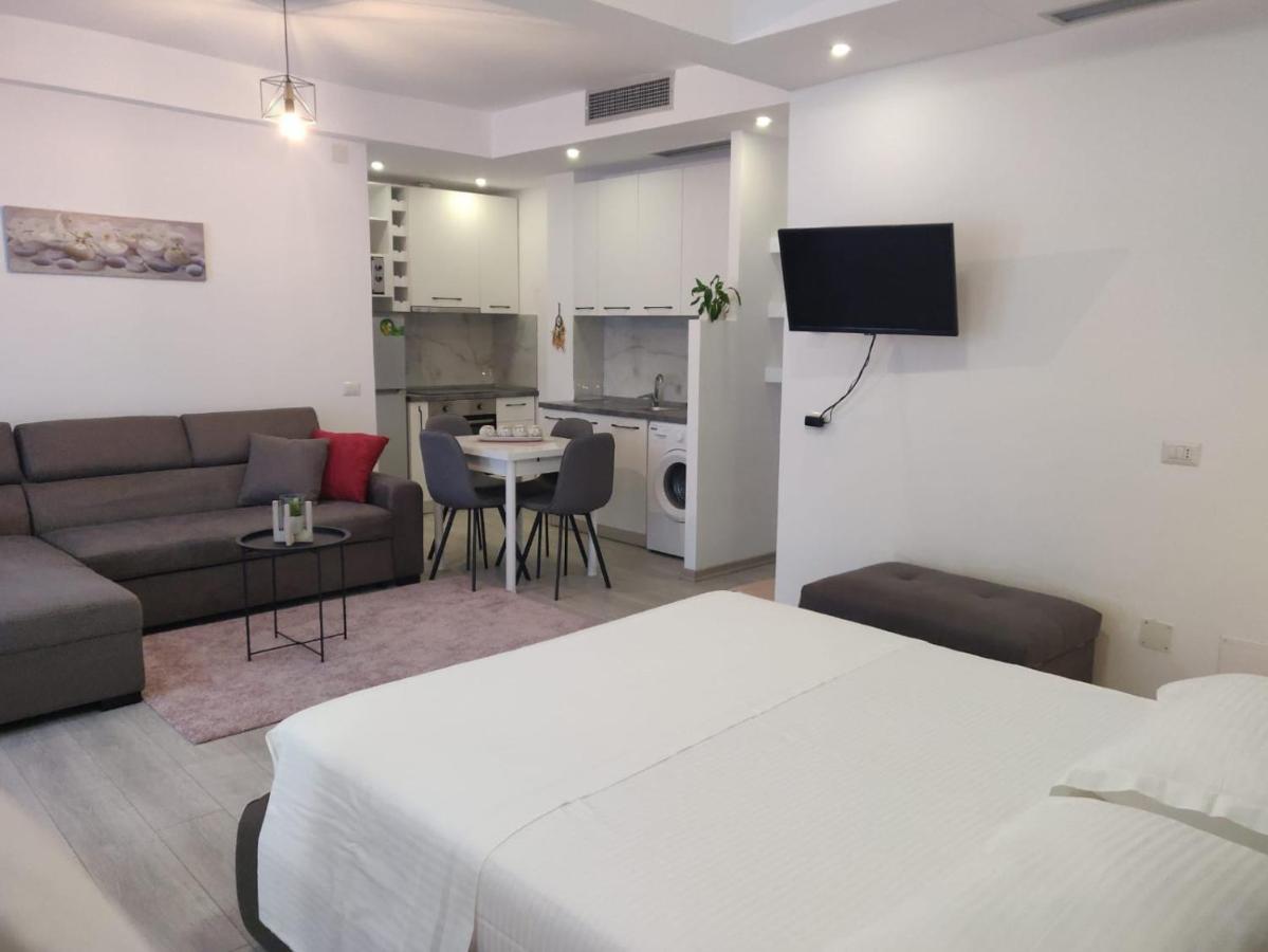 E&A Apartments Guesthouse Durrës Esterno foto