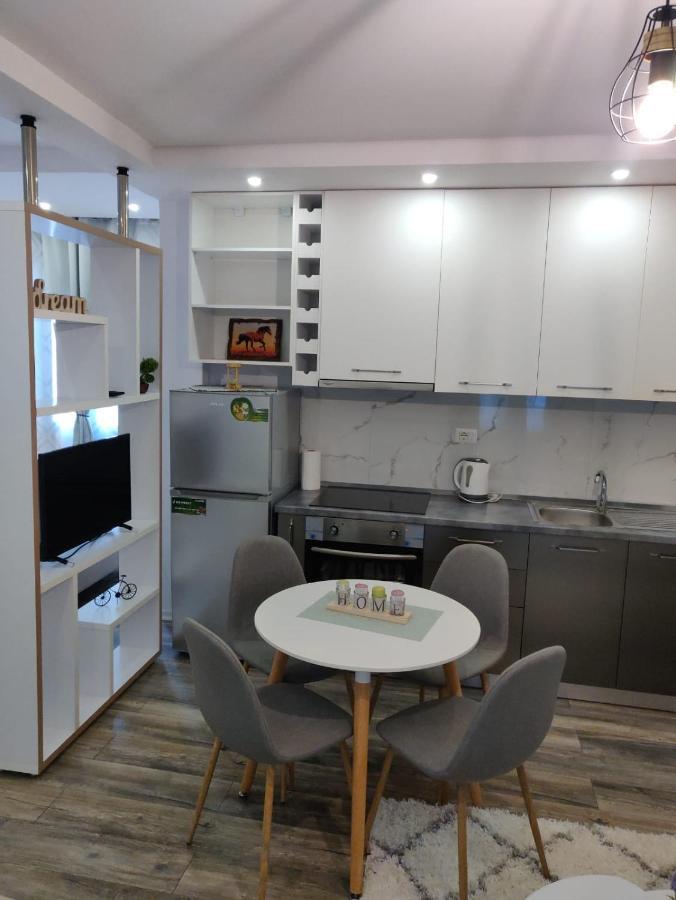 E&A Apartments Guesthouse Durrës Esterno foto