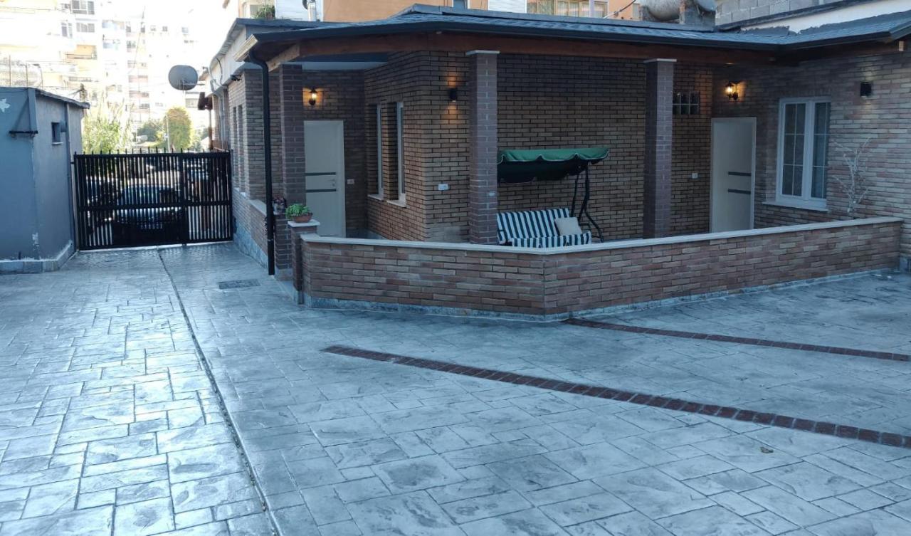 E&A Apartments Guesthouse Durrës Esterno foto