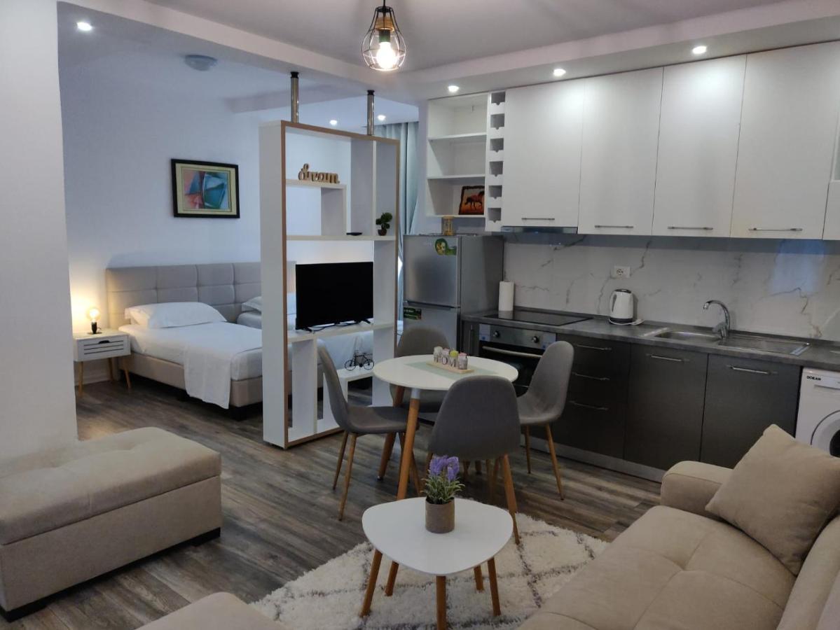 E&A Apartments Guesthouse Durrës Esterno foto