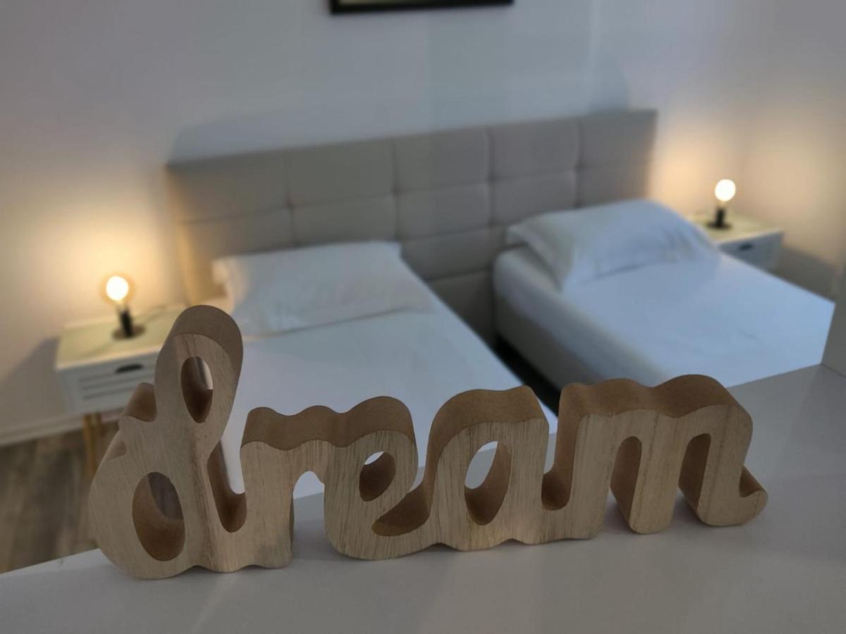 E&A Apartments Guesthouse Durrës Esterno foto
