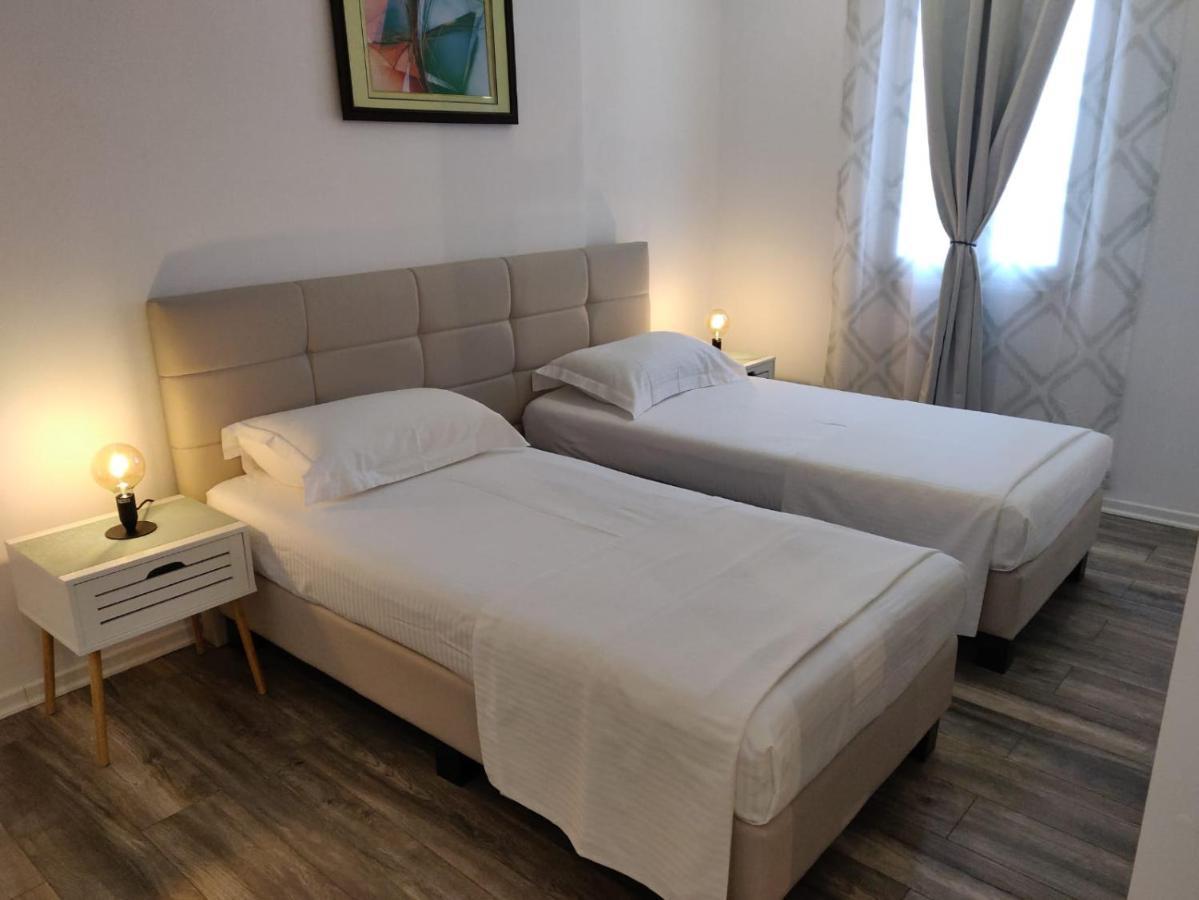 E&A Apartments Guesthouse Durrës Esterno foto